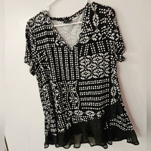 JM Collection Black and White Geometric Blouse